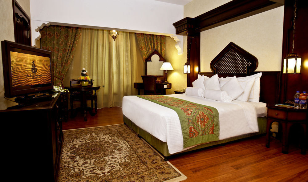 Arabian Courtyard Hotel & Spa Dubái Exterior foto